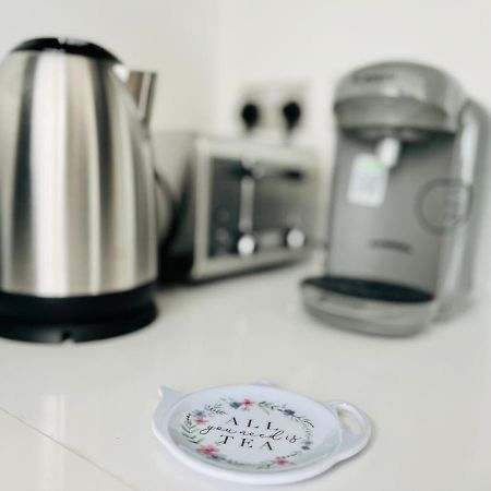 Fully Equipped One Bedroom Apartment Near Old Trafford Stadium! Manchester Esterno foto