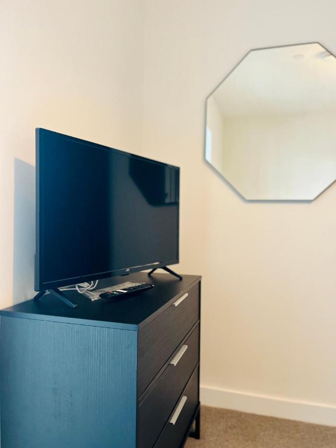 Fully Equipped One Bedroom Apartment Near Old Trafford Stadium! Manchester Esterno foto