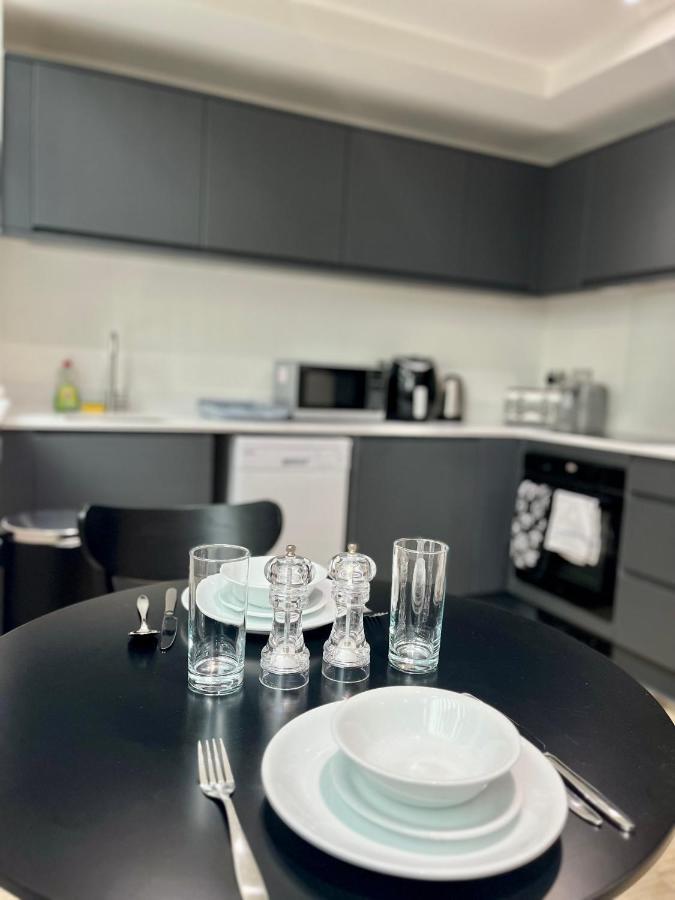 Fully Equipped One Bedroom Apartment Near Old Trafford Stadium! Manchester Esterno foto