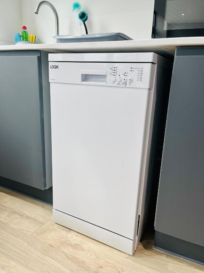 Fully Equipped One Bedroom Apartment Near Old Trafford Stadium! Manchester Esterno foto