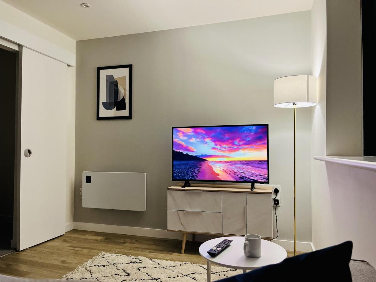 Fully Equipped One Bedroom Apartment Near Old Trafford Stadium! Manchester Esterno foto